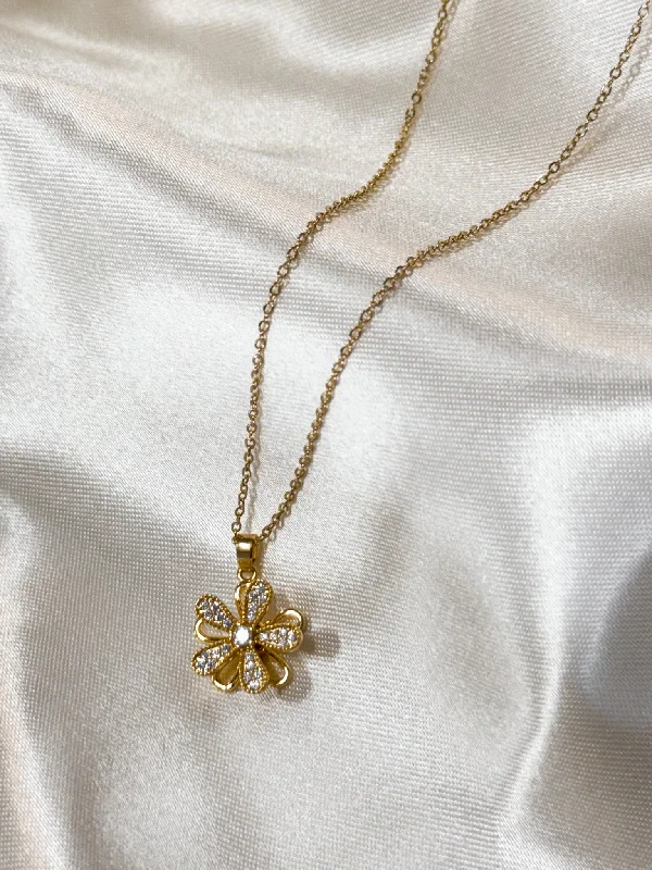 Diamond Pendant Necklace-Flower Pendant Necklace